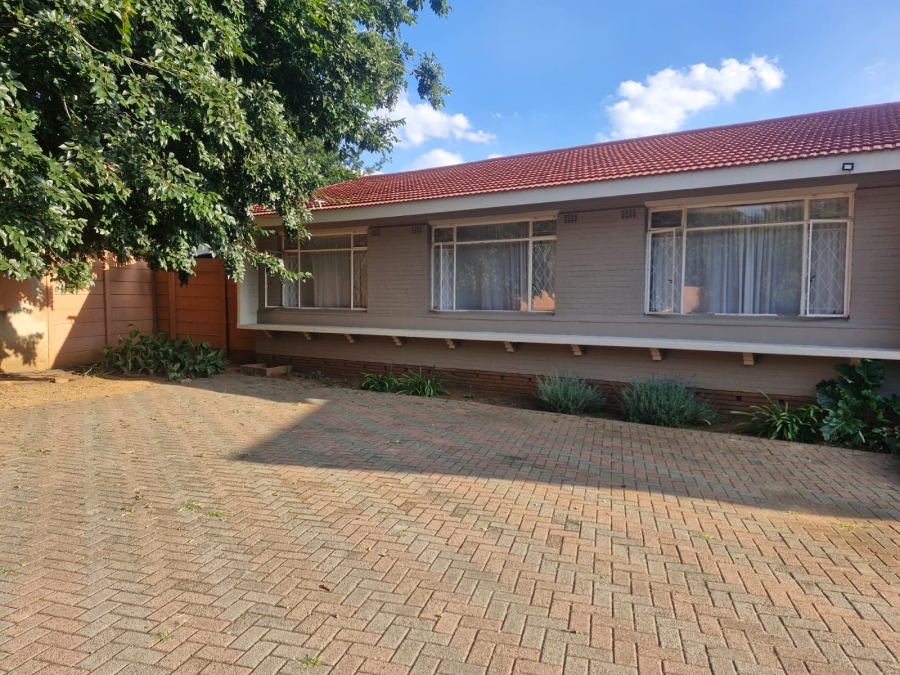 To Let 3 Bedroom Property for Rent in Flamwood North West